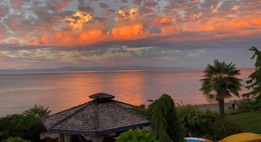 qualicum beach house